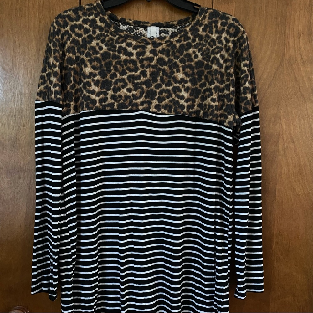 Grateful Hearts boutique Long Sleeve Leopard Black White Striped Top Medium NWOT